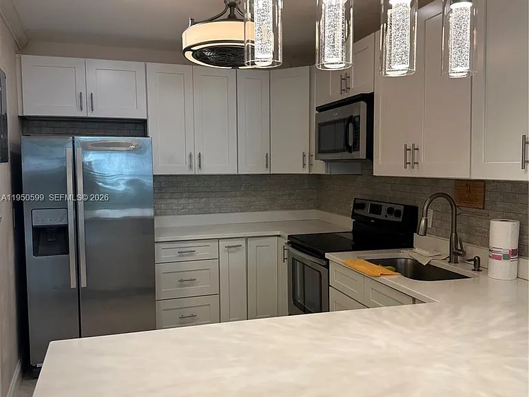 2731 NE 14th Street Cswy #205 — Photo 5