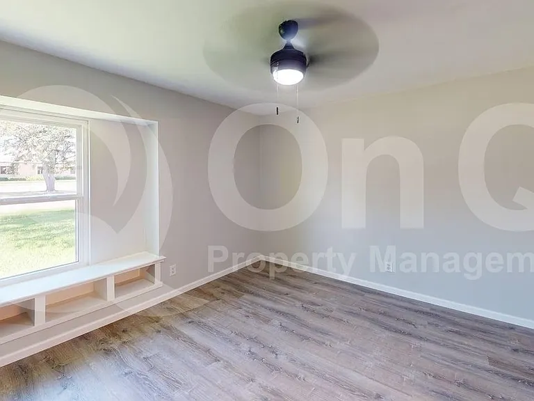 633 Stroud Ln — Photo 8