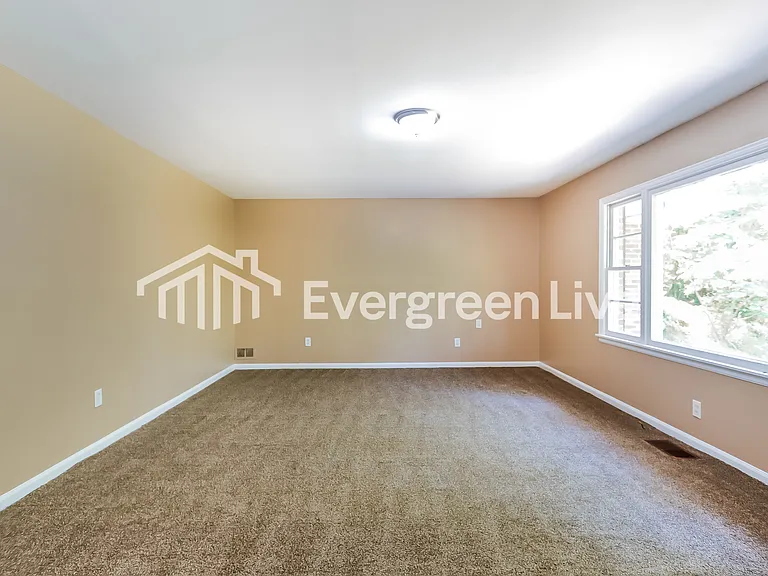 145 Grainger Dr — Photo 3