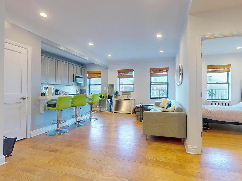 1st image of 76 Carmine St APT 6B