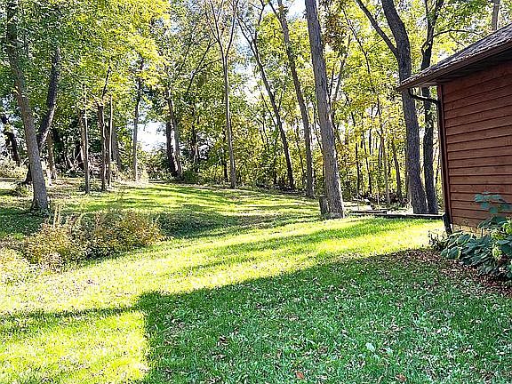 4th image of 2362 Woodridge Rd