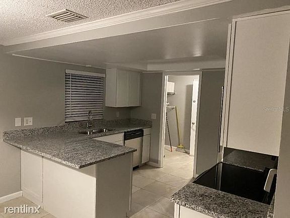 4th image of 7011R Almendariz Way