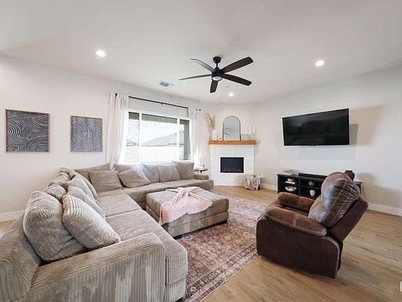 5th image of 8810 Casella St
