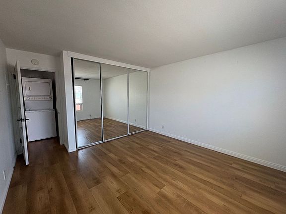 4th image of 1518 E 3rd St APT 35