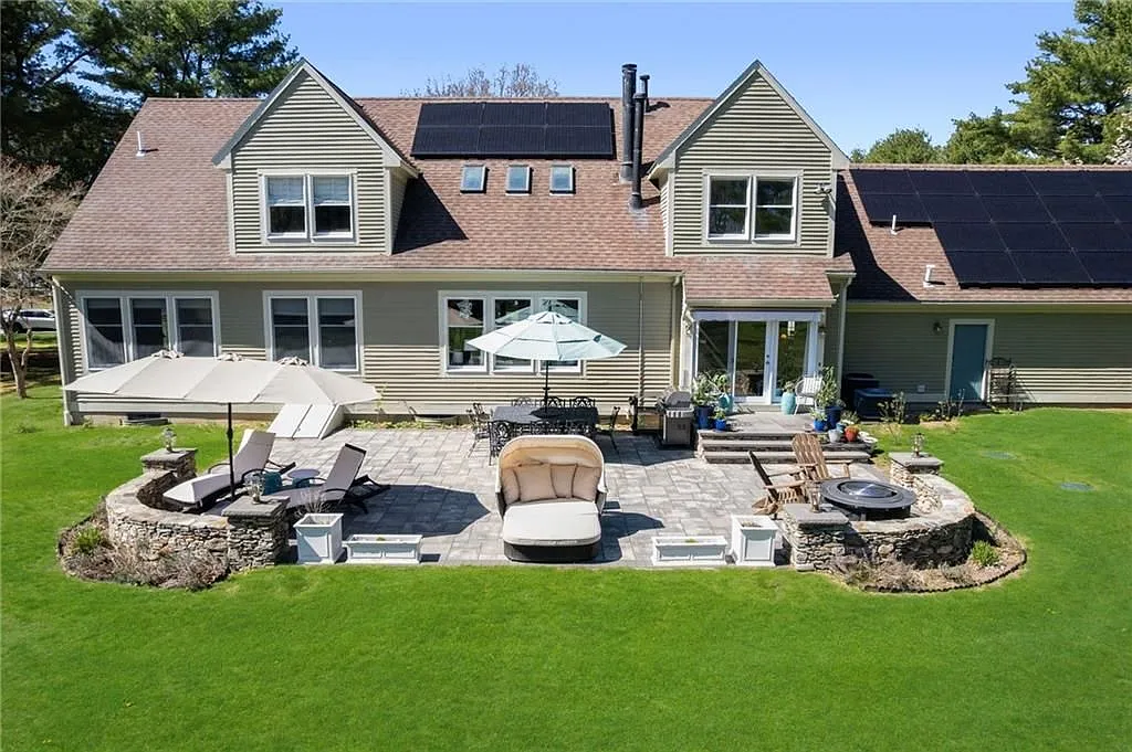 110 Osprey Dr — Photo 1
