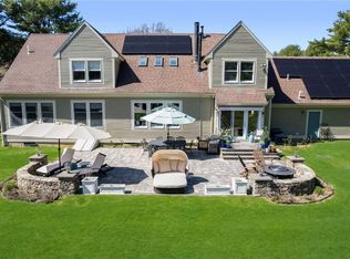 110 Osprey Dr, East Greenwich, RI 02818