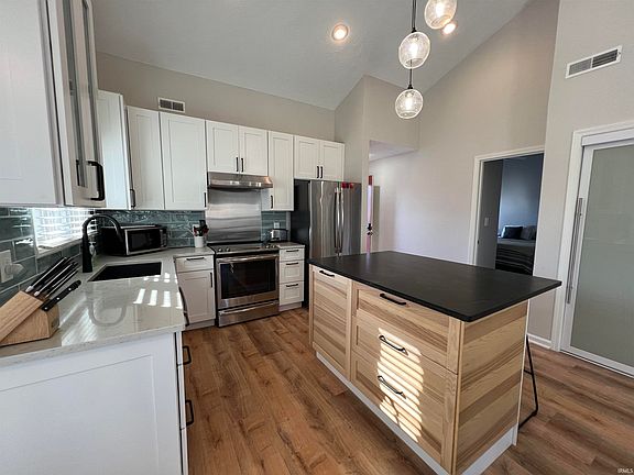 5th image of 9731 S Harbour Pointe Dr