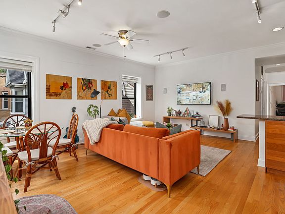 3rd image of 1856 N Sawyer Ave #301