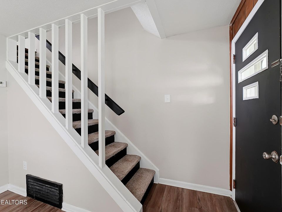 1st image of 111 Tacoma Rd #105