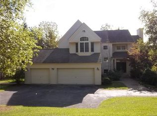 3 Harmony Farms Dr, Pawling, NY 12564