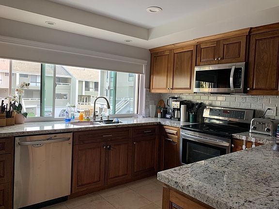 4th image of 8 Serena Ct