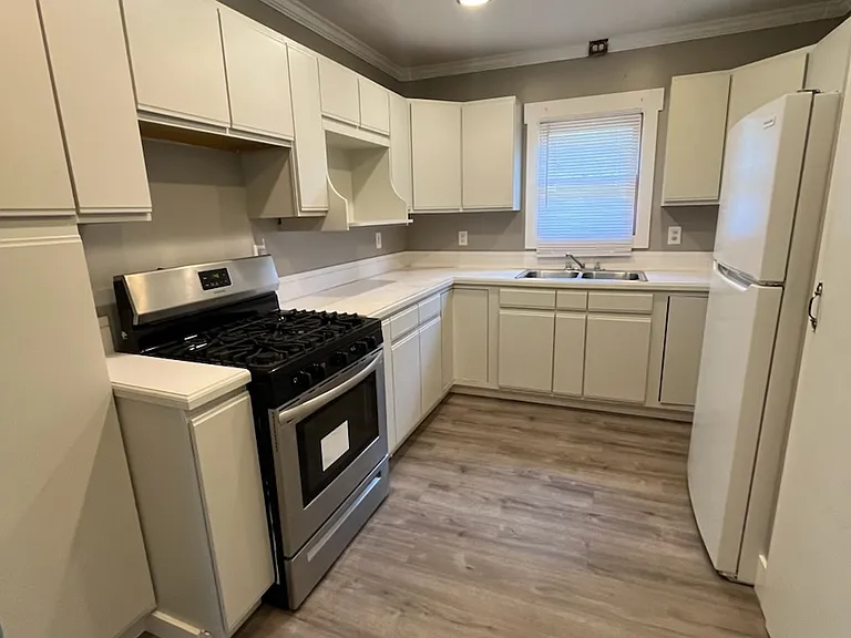 1531 Walnut St NE — Photo 2