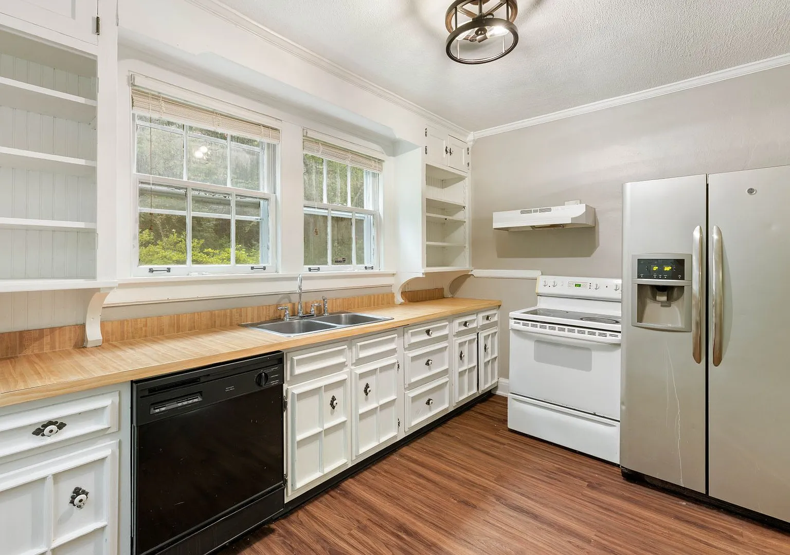 3 Bedroom 1.5 Bath House on Lookout Mountain — Photo 1