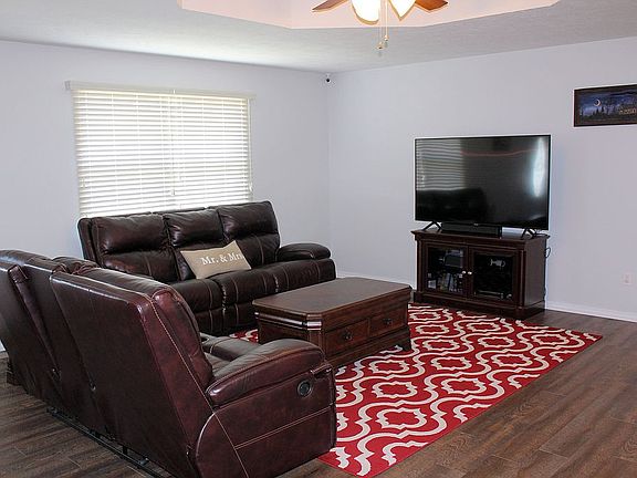 5th image of 407 Paradise Heights Dr