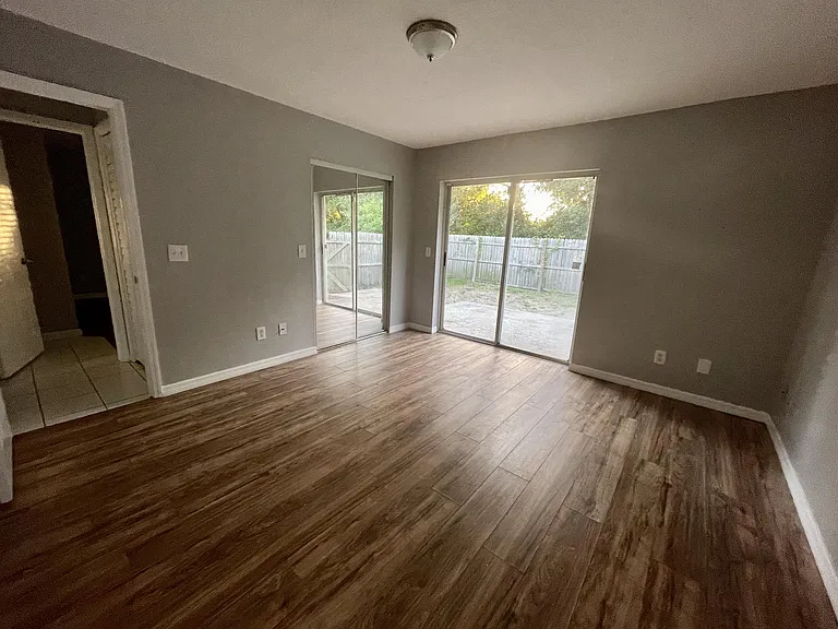 MASTER BEDROOM & CLOSET.