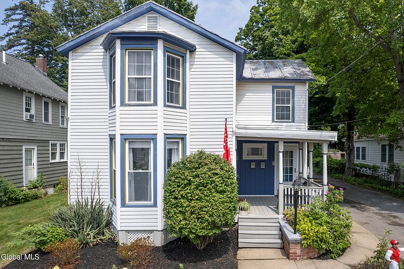 5th image of 121 Lincoln Avenue