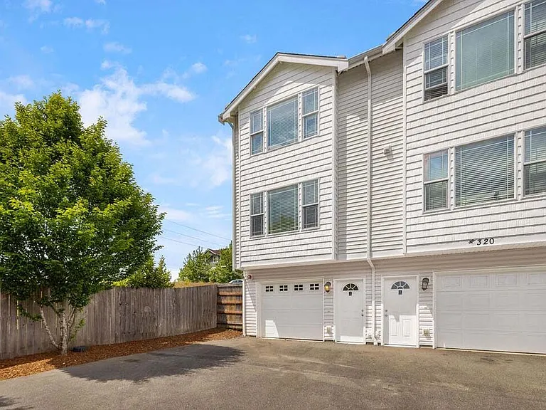 Pine Street Townhomes — Photo 2