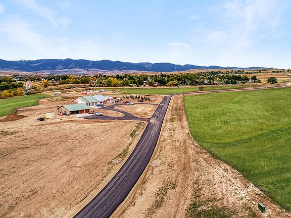 3rd image of 43 Saddlecrest Dr #5