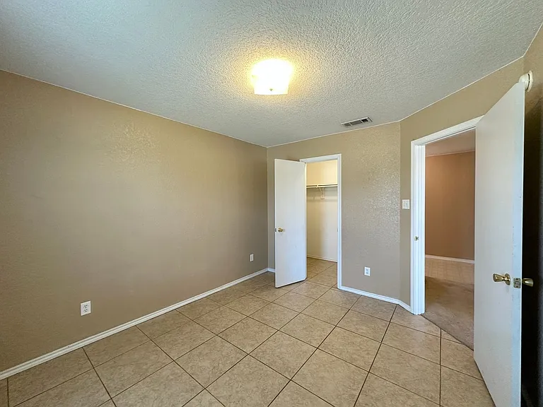 4404 Waterside Dr — Photo 25