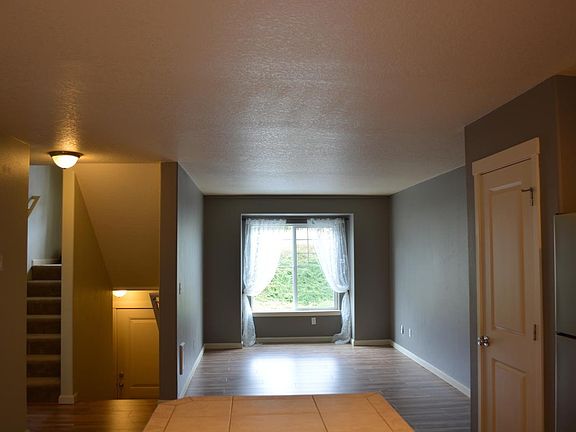 5th image of 2721 Rossiter Ln
