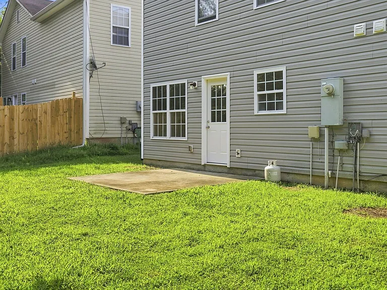 926 Oakshire Cir — Photo 37