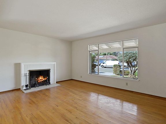 5th image of 3146 W Polk Way