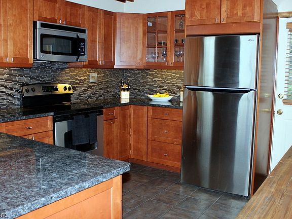 3rd image of 125 Lakeside Blvd APT B