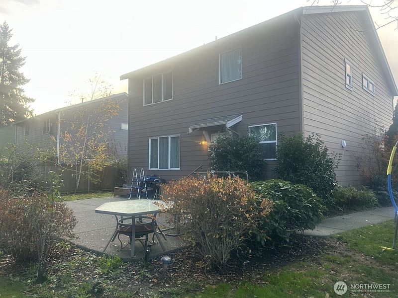3rd image of 437 20th Street NW
