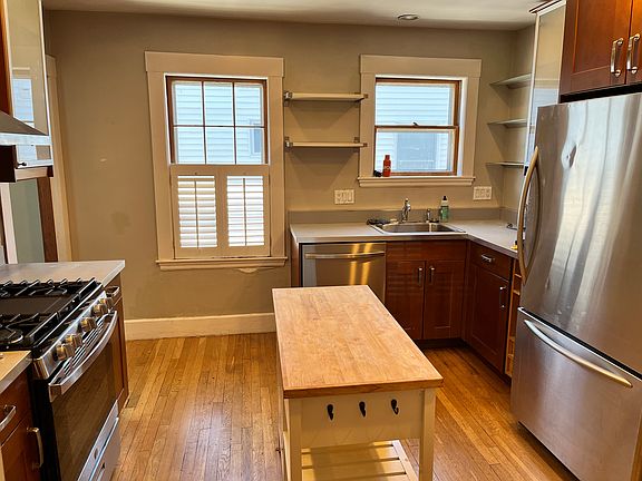 3rd image of 128 Albion St #3