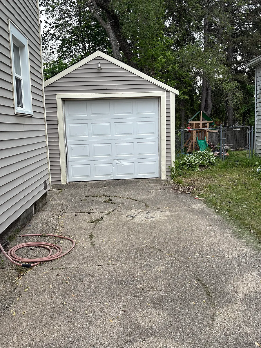 Building Photo - 3035 Overhill Rd