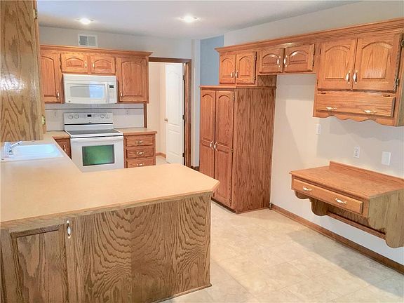 5th image of 709 Ginger Hill Dr