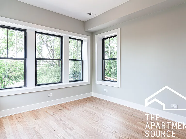 2453 W Logan Blvd #2 — Photo 10