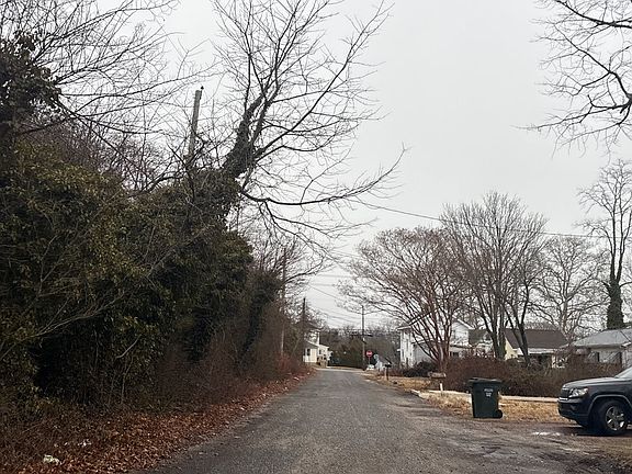 4th image of 834 Florence Ave