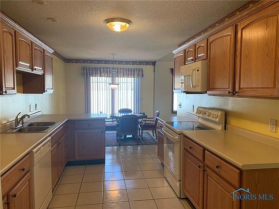 3rd image of 2204 Bonnie Ln