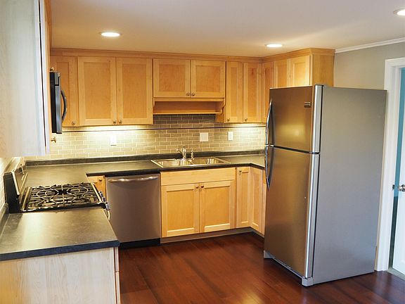 2nd image of 934 North Ave APT 4