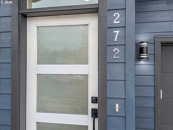 4th image of 272 NW Mawrcrest Ave