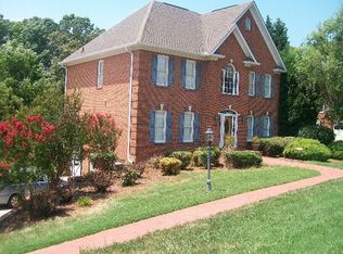 4460 Lochurst Dr, Pfafftown, NC 27040