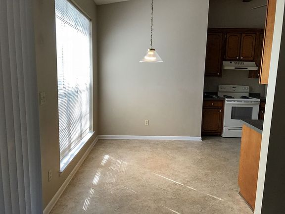 5th image of 4516 Parkwood Ln