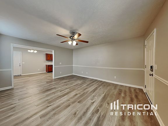 2nd image of 926 Sky Valley Trl