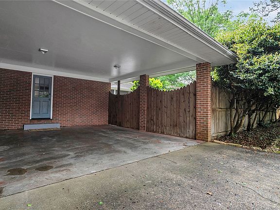 5th image of 213 Timber Ln