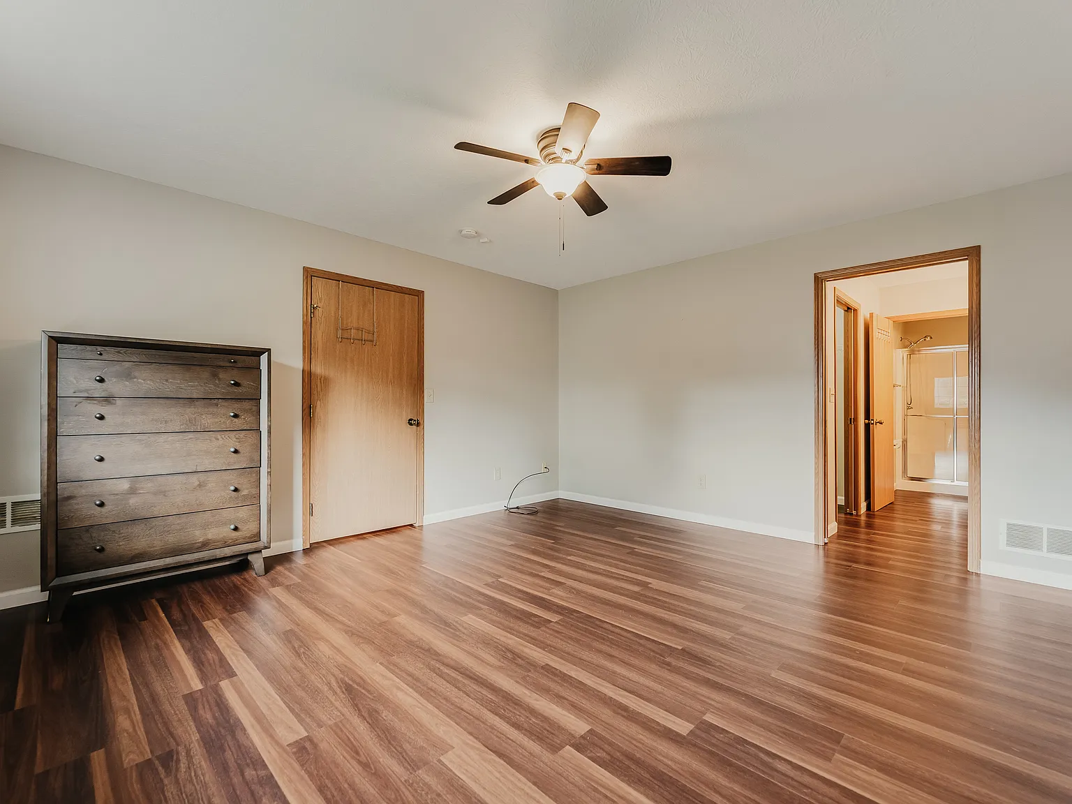 2 bed, 1237 sqft, $2,500 — Photo 4