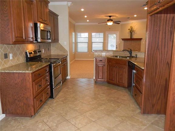 5th image of 1800 Woodland Park Dr