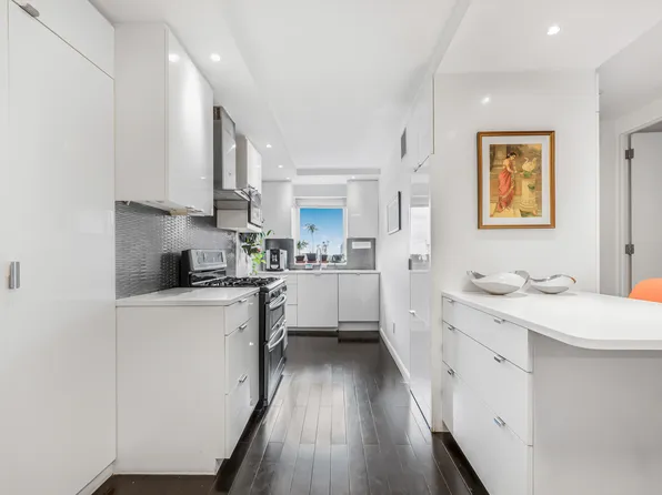 520 East 76th Street image 1 of 21