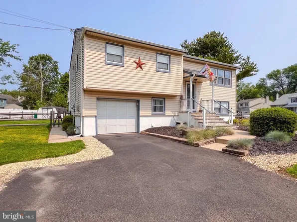 4 Bernard Dr, Morrisville, PA 19067