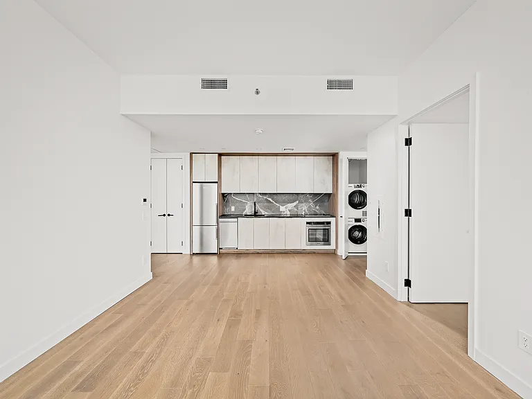 828 Metropolitan Ave #8L — Photo 2