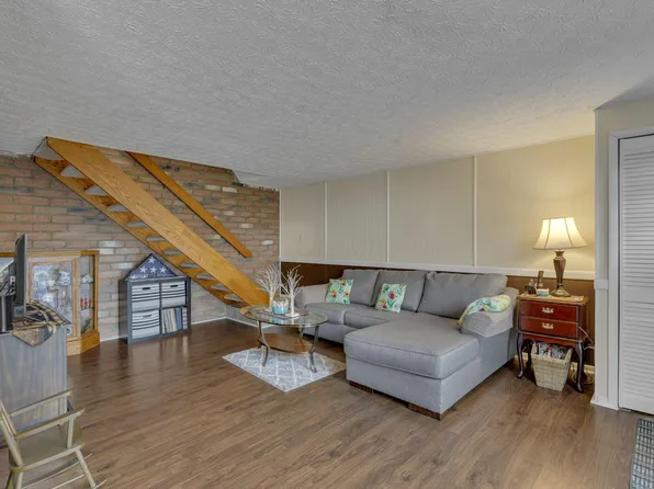 703 Cherry Hollow Rd, Columbus, OH 43228