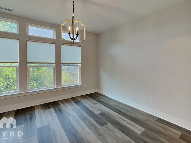 586 W End Dr — Photo 11