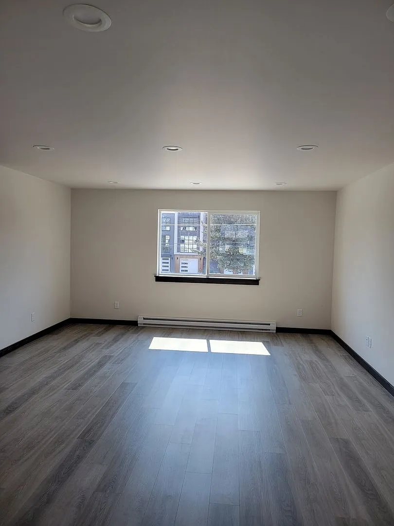 93 W Jefferson B — Photo 3