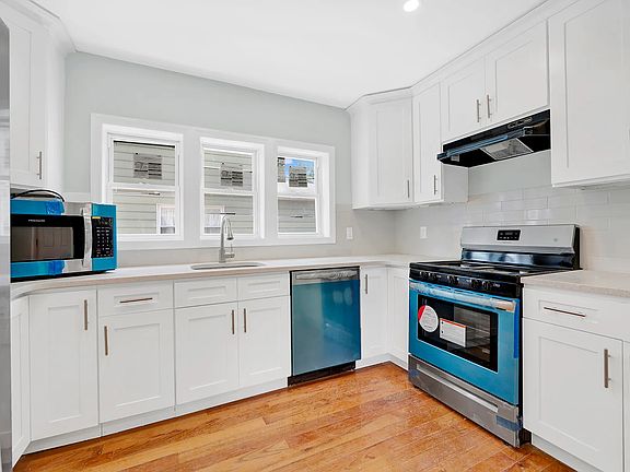2nd image of 104-12 Farmers Blvd