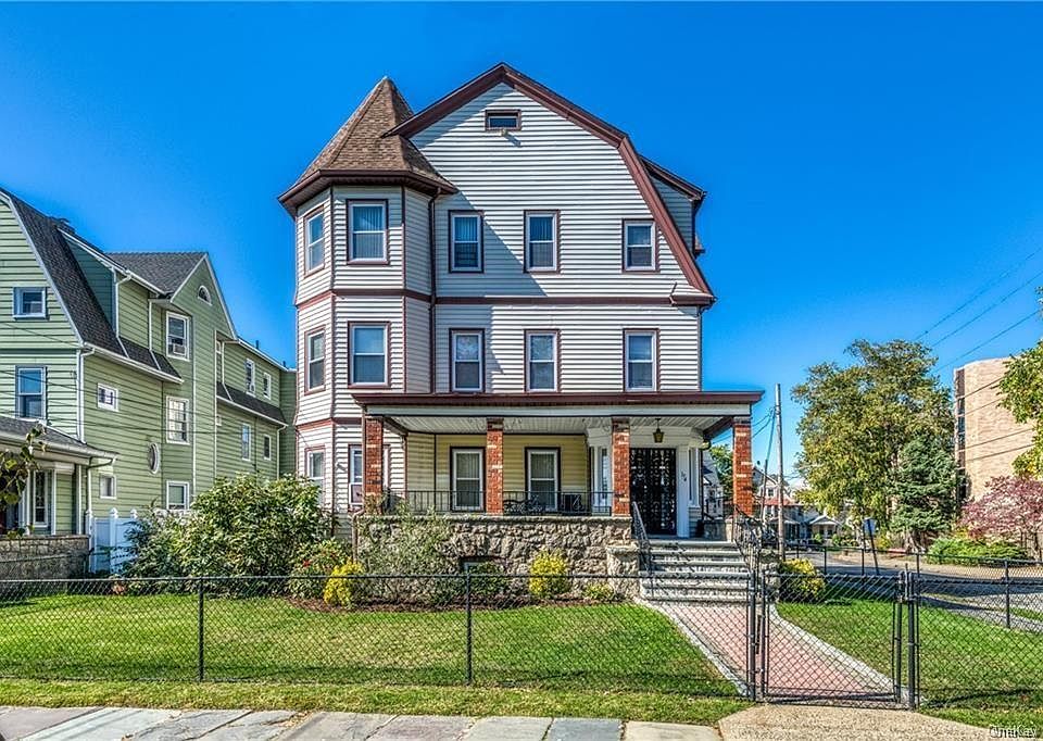 1st image of 174 Rich Ave #4